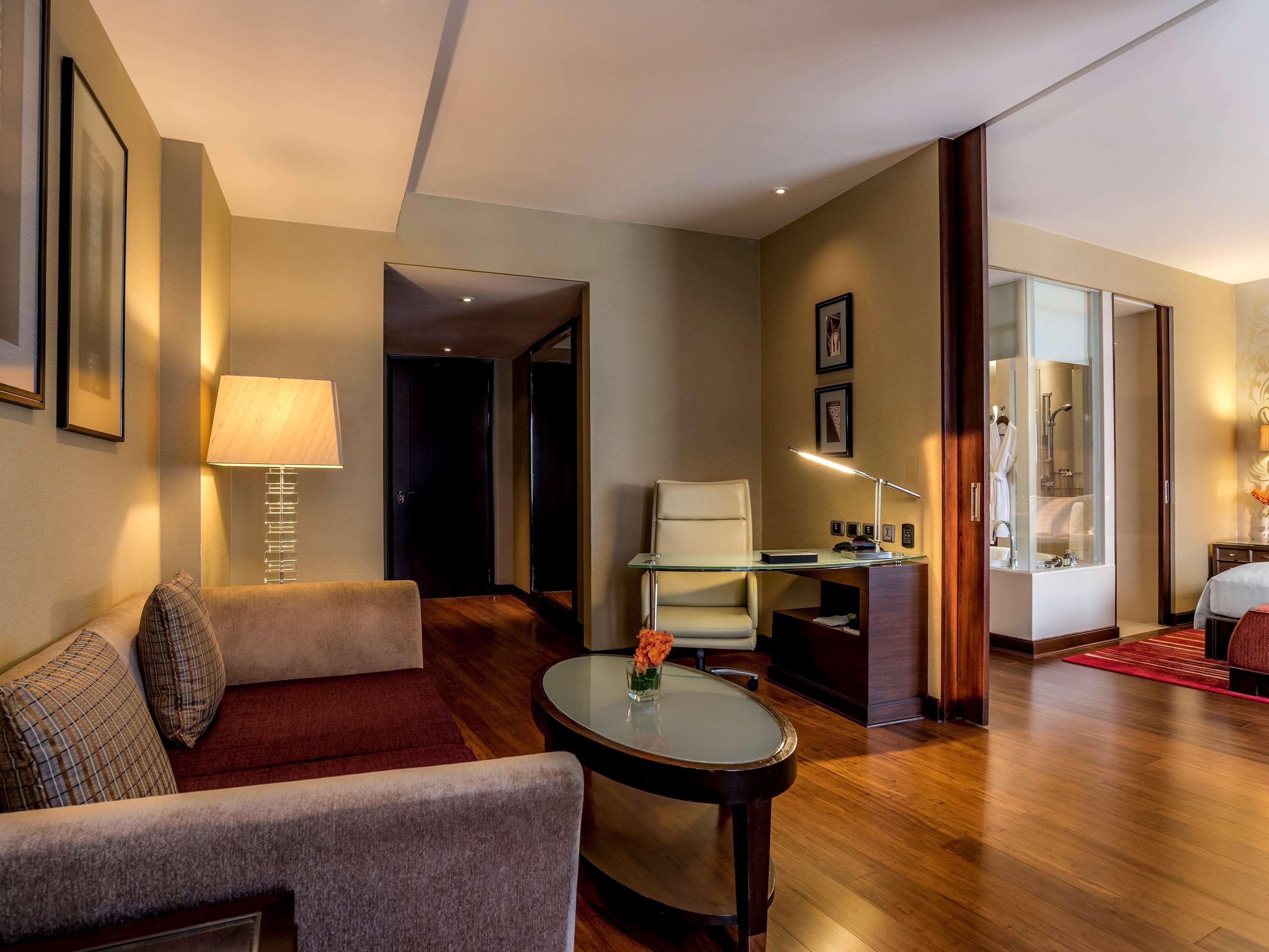 Hilton Bangkok Grande Asoke Hotel Buitenkant foto