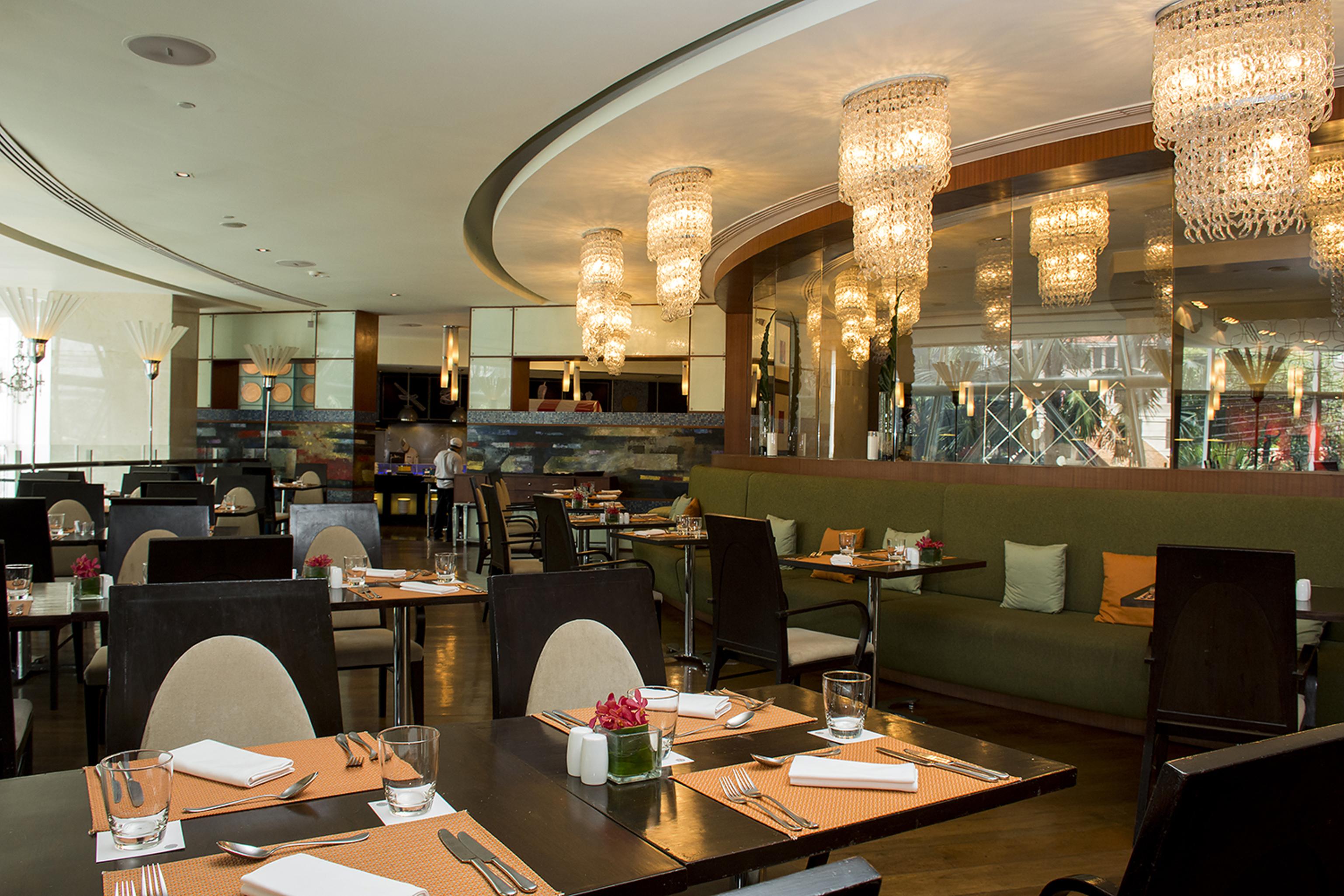 Hilton Bangkok Grande Asoke Hotel Buitenkant foto
